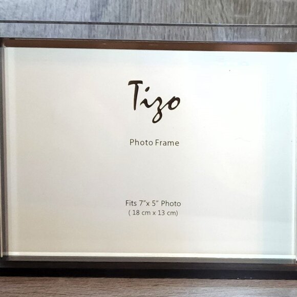 New Tizo Design 5x7 Silver Block Lucite Acrylic Picture Frame - Picture 6 of 7